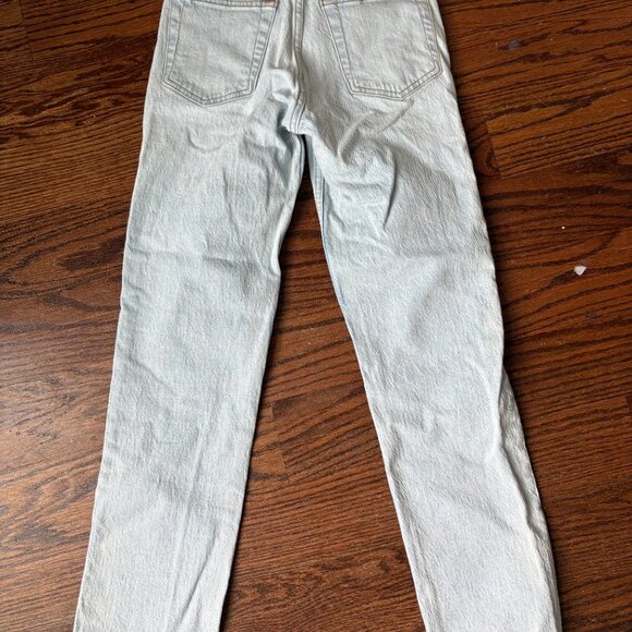 Abercrombie High Waisted Light Wash 00 Straight Leg Jeans - Picture 3 of 3